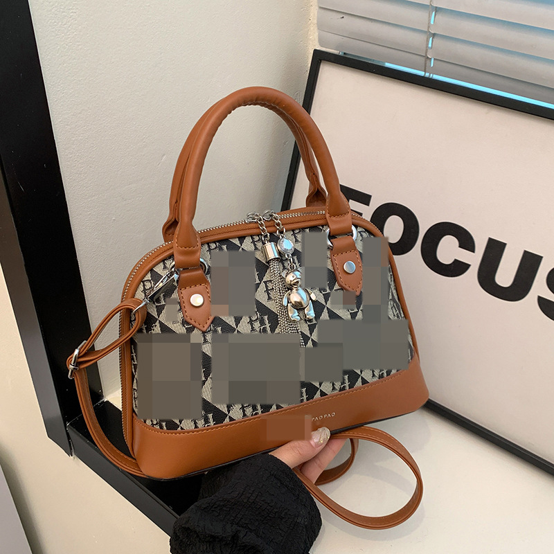 Bolsos transfronterizos nuevos bolsos de hombro para mujer Bolsos de mujer portátil de alta gama Bolsos diagonales retro casuales al por mayor