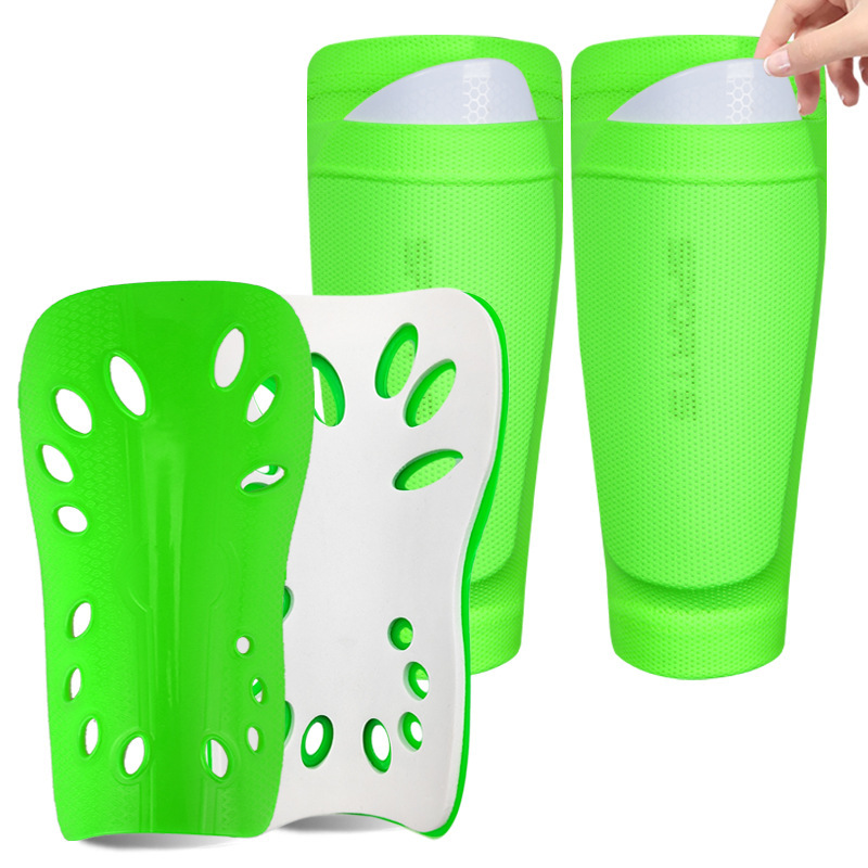 녹색 양말 + 녹색 다리 보호대