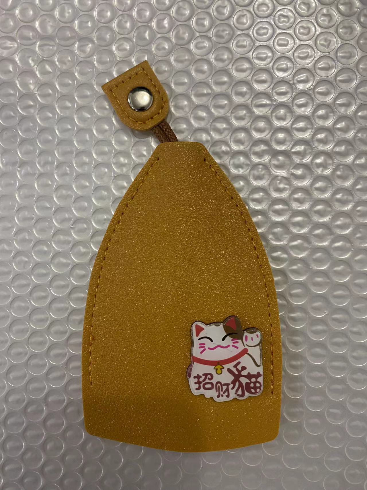 노란 행운의 고양이