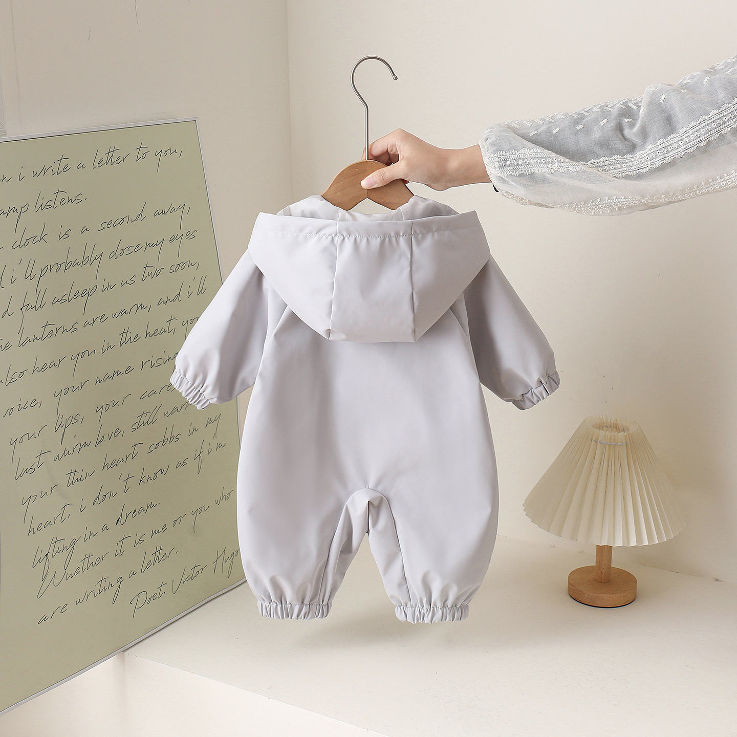 106059819@qq.com Macacão Infantil 2026 Novo Modelo Primavera Corta-Vento para Meninos, Roupa de Bebê Dupla Camada para Engatinhar, Jaqueta Corta-Vento_voghion.com