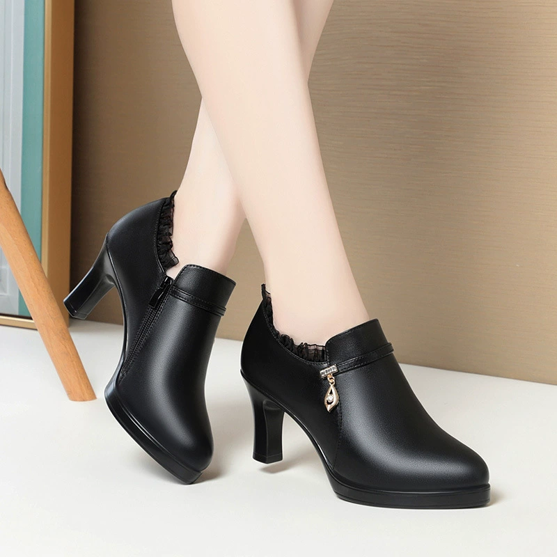 Одноразовые туфли на высоком каблуке