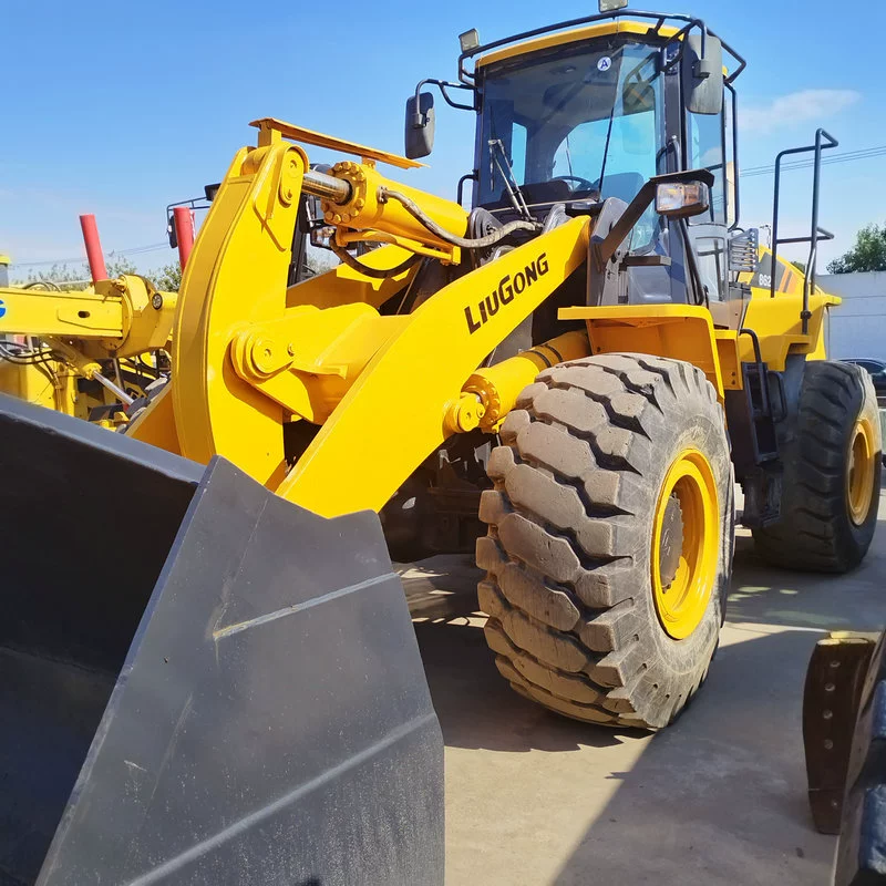 Прямые поставки из-за рубежа: вилочный погрузчик Liugong LG862H, 90% новый, гидравлический погрузчик с шинным типом хода.