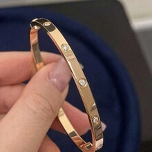 ���ݽz�c����CŮ�߼�����Ȧ�֭h�C������p��С���ִ��ʯ���Ů