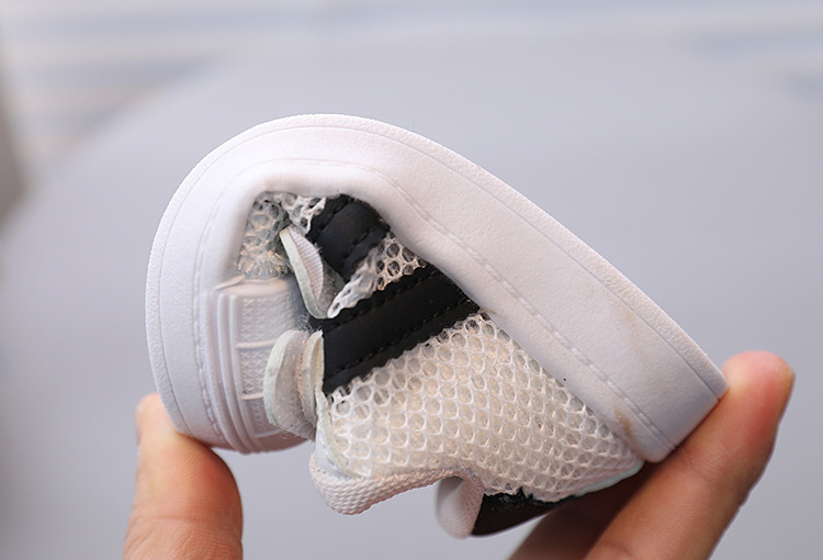 Barnbrädegalleria vit port hane och hona gående babyhacka, pring/sommar 2023 urholkad ingle meh_voghion.com