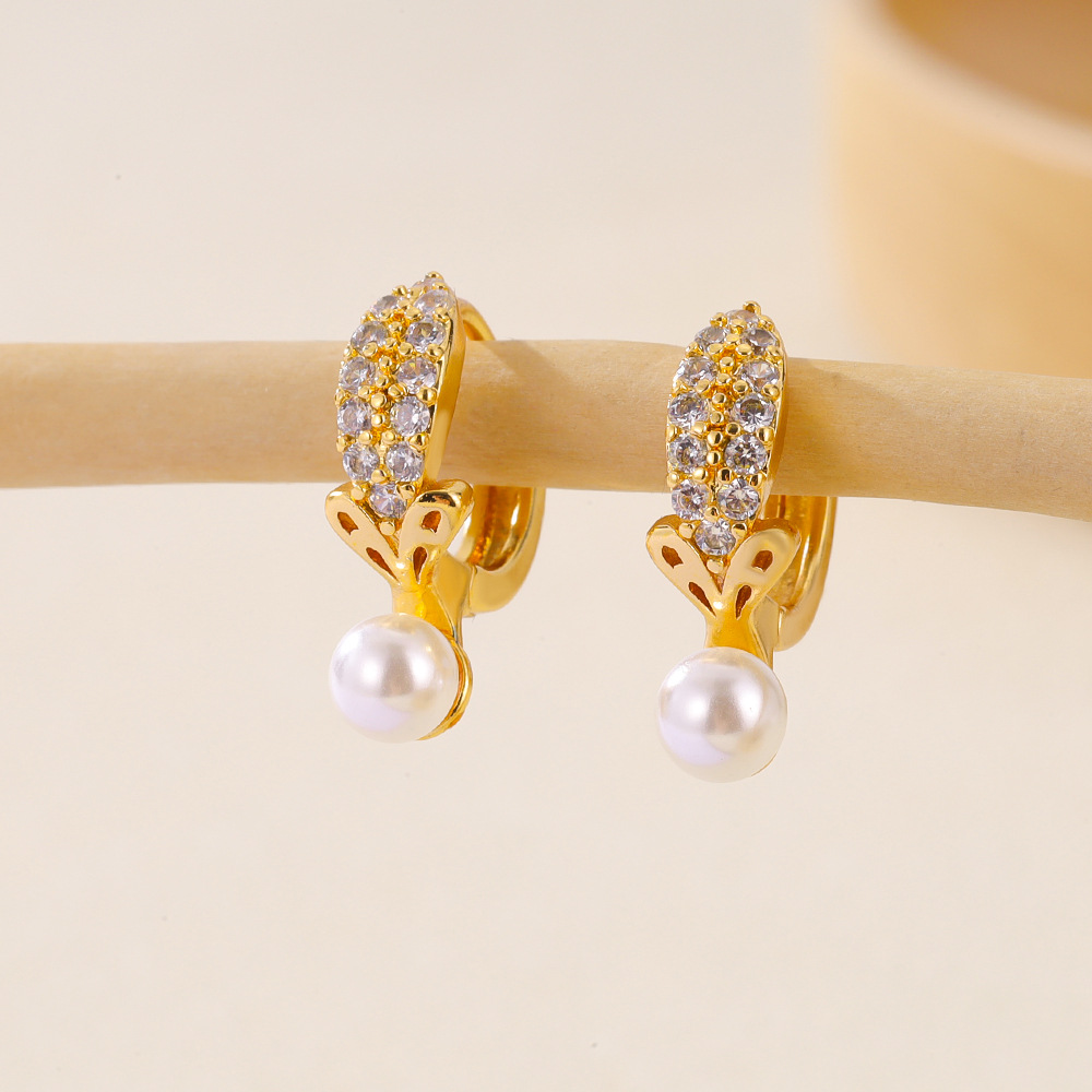 2024 nuevos aretes de perla de zircón de cobre dorado joyas transfronterizas de moda de mujeres aretes de estilo múltiple aretes de perla de zircón