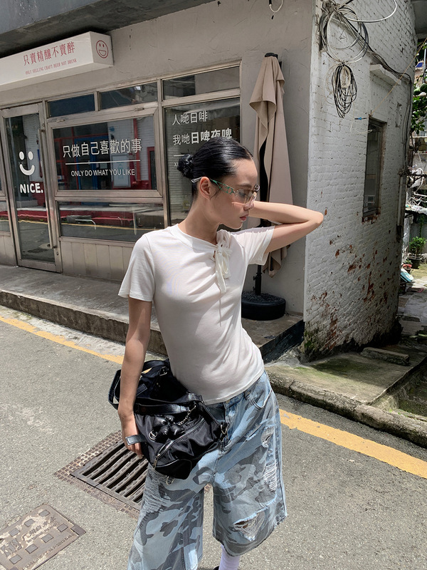 [9hour] フレンチストラップラウンドネック半袖Tシャツレディース2025夏スタイル右肩トップスレディースc250405|undefined
