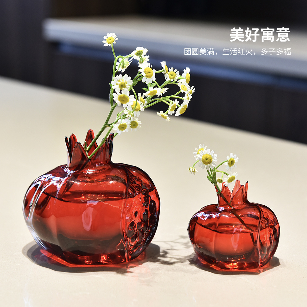 Florero de granada Decoración de vidrio rojo chino Adornos de alta gama Mini hogar Lujo ligero Mesa de comedor hidropónica Arreglo floral