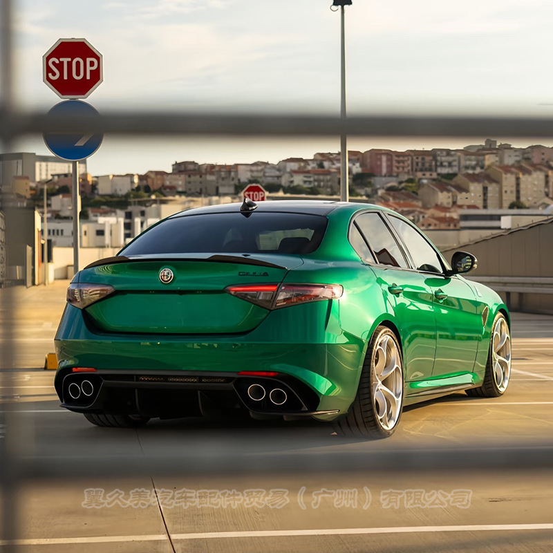 Suitable for Alfa Romeo Giulia Modified Carbon Fiber Rear Wing and Giulia Original Car Spoiler and Fixed Wing Panel