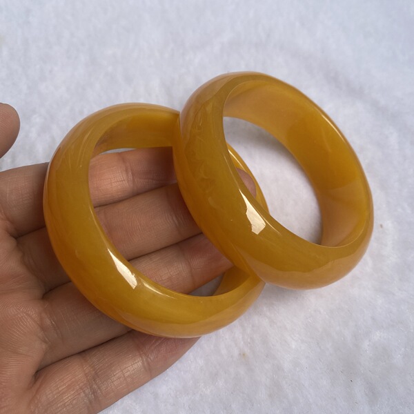 Yellow bracelet wax agate