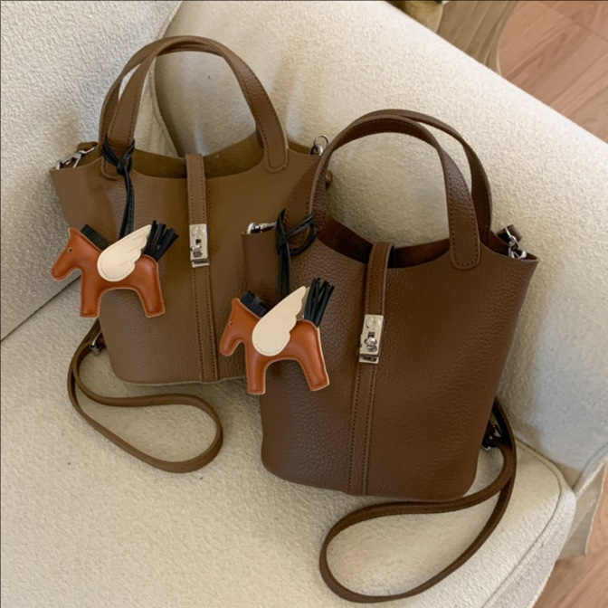 Cross-Border Foreign Trade Popular Hot-Selling Lock Vegetable Basket Hand-Held Shoulder Crossbody Bag Simple Pure Color Pu Bucket Mother Bag