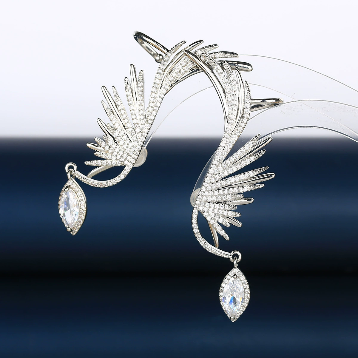 Серебряные серьги-капли Angel Wings, 925 пробы, микропаве из Zircon, элегантная каплевидная форма