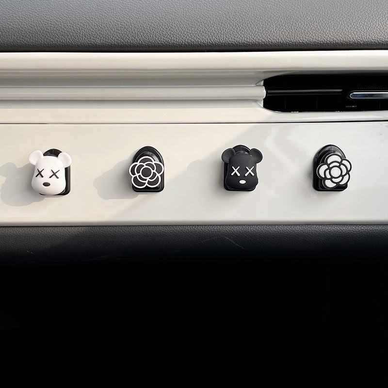 Gancho de automóvil de la disposición frontal multifuncional creativo de automóvil pegado pequeño gancho de automóvil de decoración de automóviles para mujeres