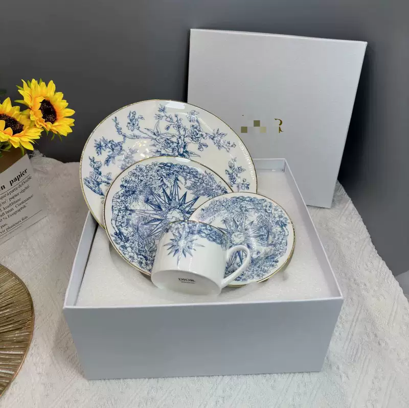 Ceramic Tableware Set, Retro Cartoon Light-Luxury Style, Assorted Plates & Cups (Gift)