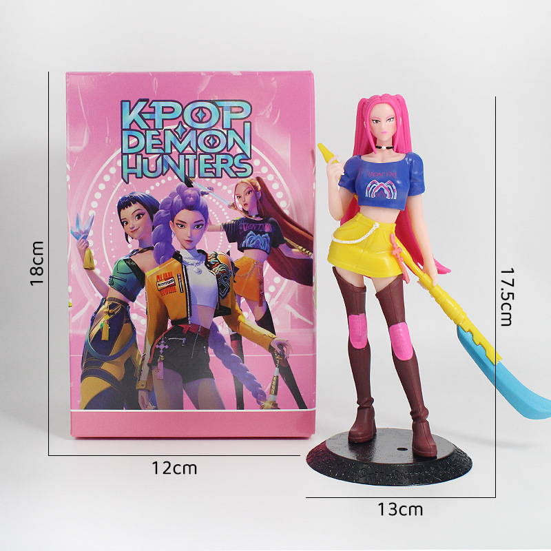 Versión dorada de la combinación de hombre de palo de madera extraño de costura, neumáticos de elefante ensamblados, todo divertido modelo de muñeca de decoración de escritorio