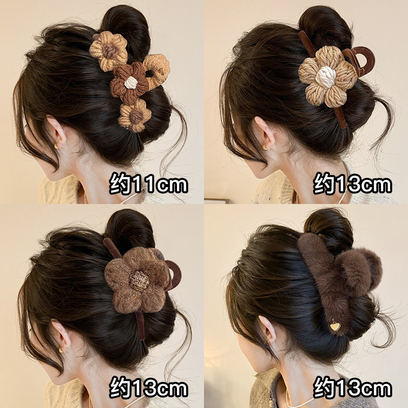 2026 New Cute Large Hair Volume Shark Clip, Versatile for Autumn and Winter, Plush Back-of-the-Head Clip with a High-End Elegant Feel