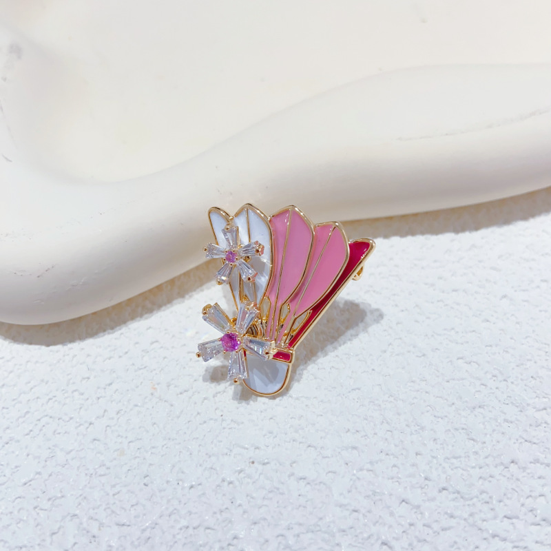 Sporty style rotatable badminton enamel brooch, unisex, unique and exquisite pin, versatile suit accessory