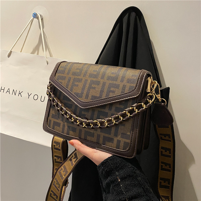 Bolso de mujer 2024 nuevo estilo de moda con estampado de letras, bolso de hombro inclinado, alta textura, estilo extranjero y pequeño lote de paquetes cuadrados