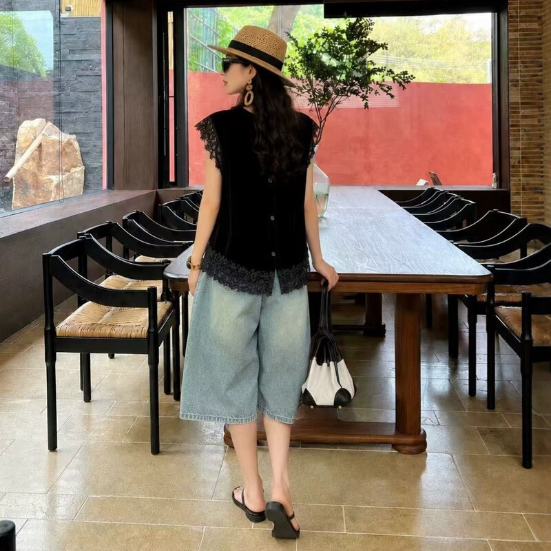 Encrypted Pattern Thickened Silk Velvet Top with Lace Trim at Cuffs and Hem, Simple and Versatile Shirt Encrypted Pattern Thickened Silk Velvet Top with Lace Trim at Cuffs and Hem, Simple and Versatile Shirt