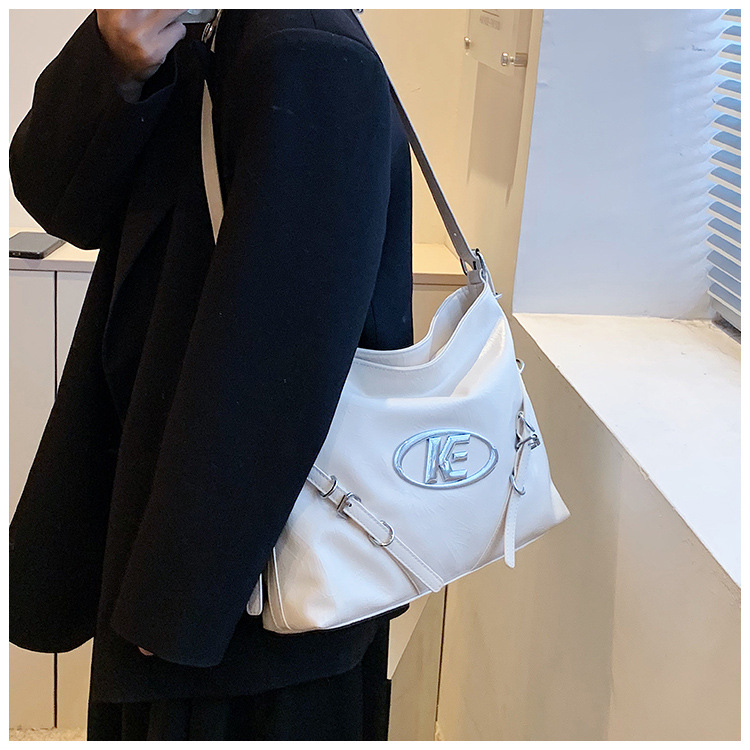 Tragbare, modische Strukturtasche mit großem Fassungsvermögen für Damen, neue Pendler-Einkaufstasche, einfache Achseltasche für alle Gelegenheiten, 2023_voghion.com