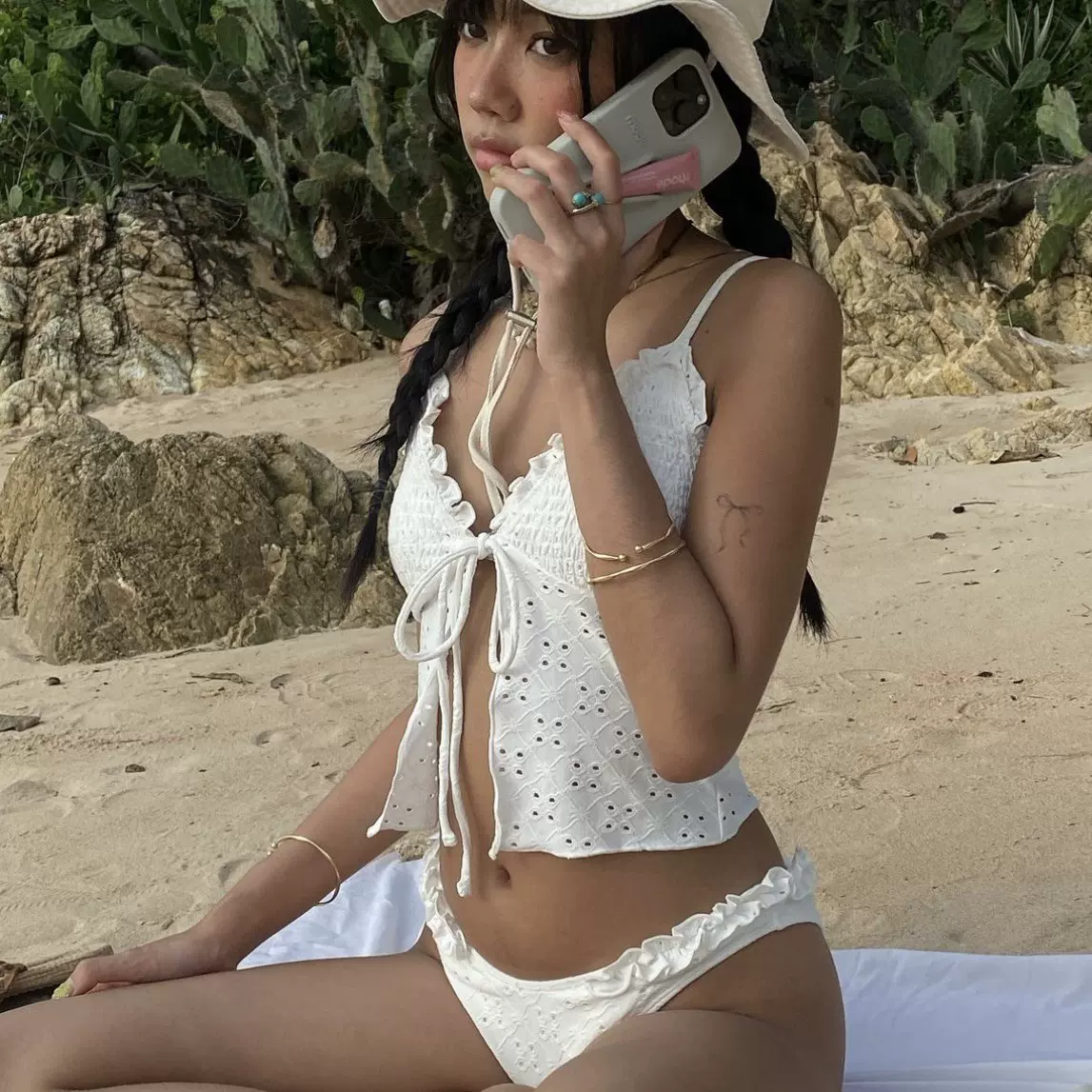 泰式小众吊带背心分体泳衣女2025夏季新款微胖遮肉显瘦镂空比基尼