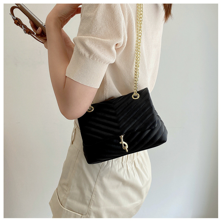 Fashion Embroidery Thread Texture One-shoulder Messenger Chain Bag display picture 6