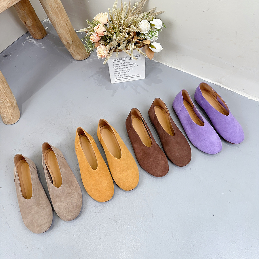 Solid color leather low casual footwear