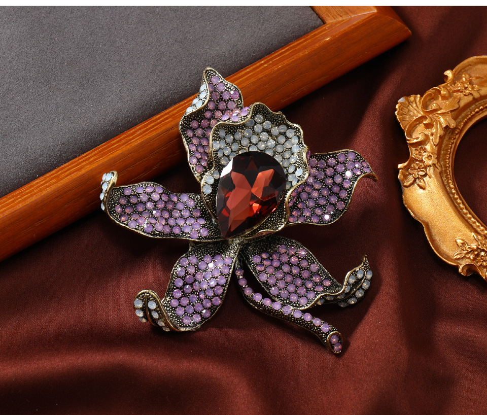 Retro Flower Alloy Unisex Brooches display picture 4
