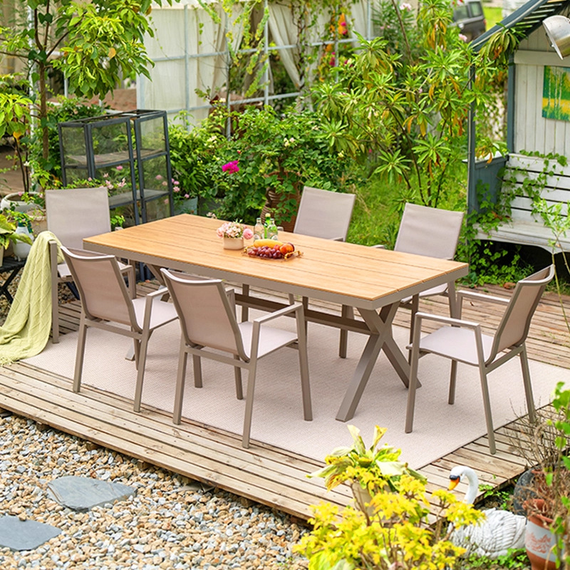 Mesa y silla de patio al aire libre, madera plástica, casa nórdica, patio al aire libre, jardín al aire libre, balcón, combinación de terraza de ocio