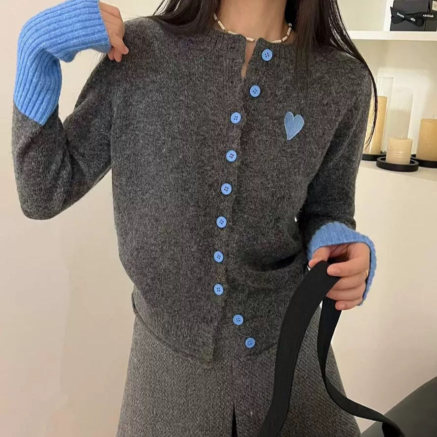 爱心刺绣撞色毛衣开衫女春秋长袖圆领高级感时尚百搭针织外套上衣