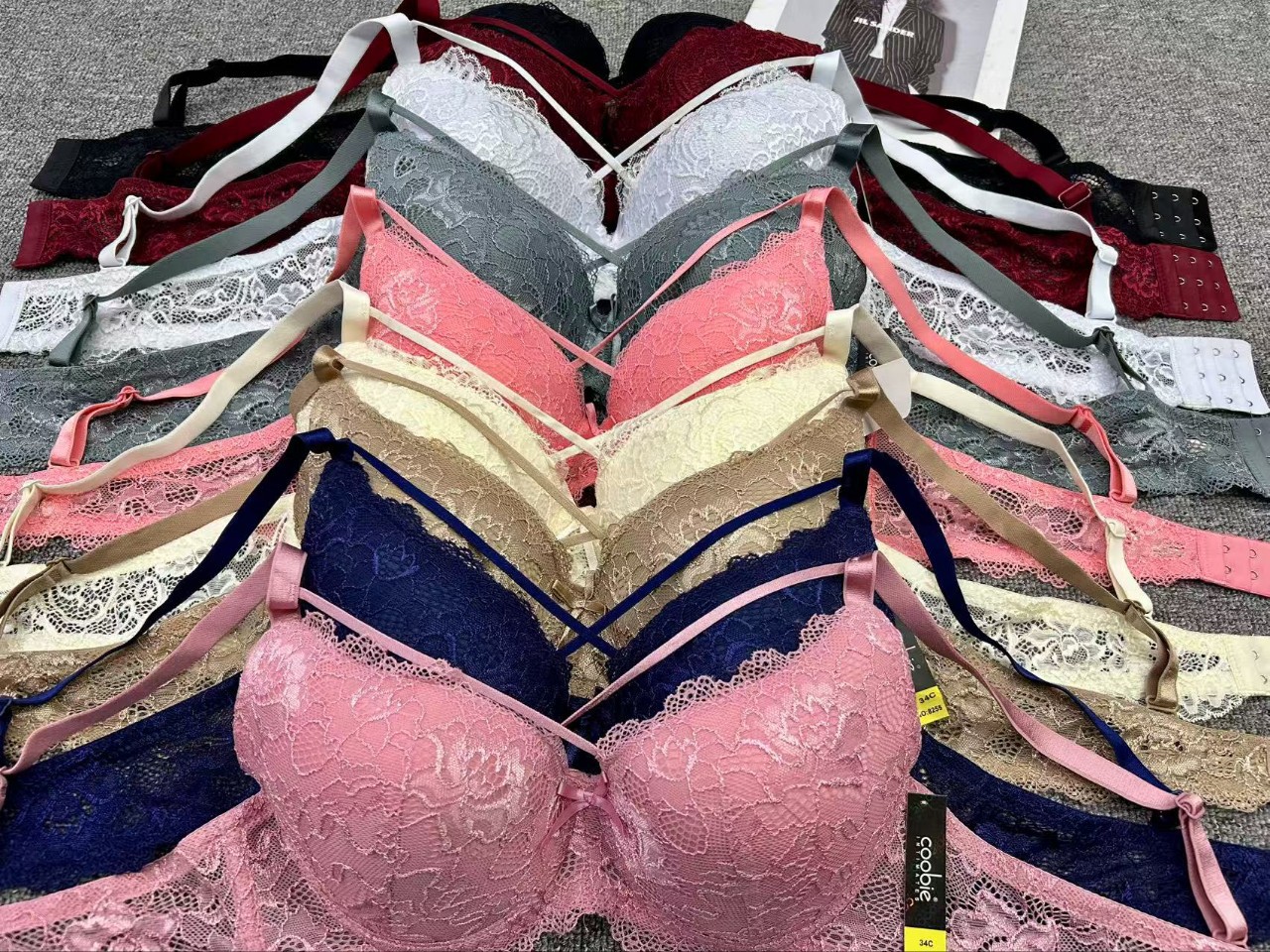 Nuevo estilo de encaje ropa interior de mujer con anillo de acero grande fábrica de sujetadores al por mayor