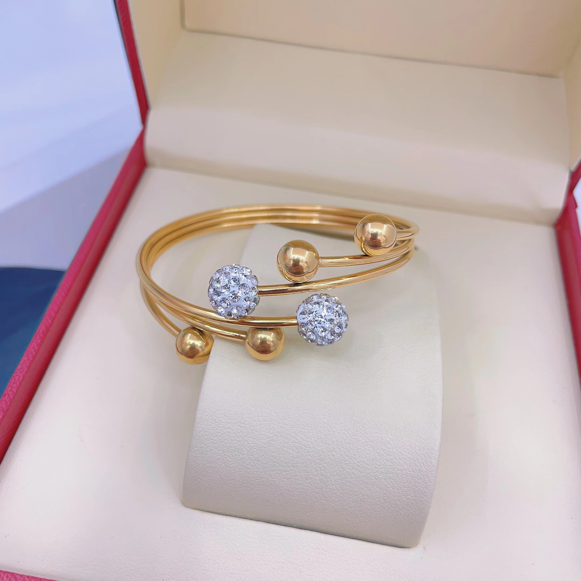 En stock fábrica directa Transfronteriza Popular electrochapado 18K pulsera de acero de titanio femenina personalidad no se desvanece moda nicho moda