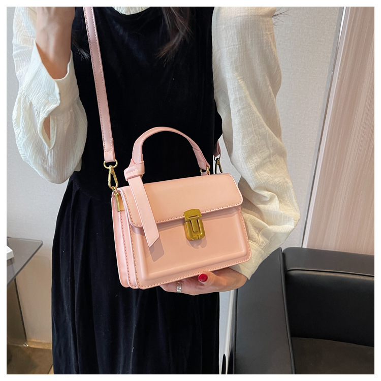 Women's Medium Pu Leather Solid Color Classic Style Lock Clasp Handbag display picture 8