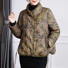 妈妈羽绒服女轻薄短款冬季2025新款印花面包服保暖中老年鹅绒外套