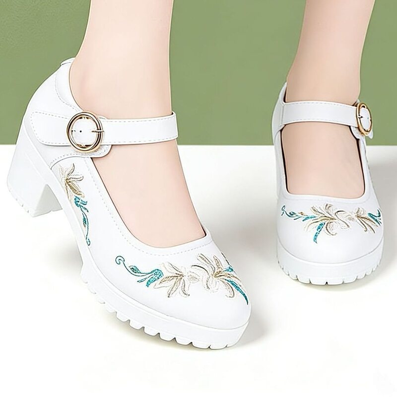 High-heeled shoes for women that don't tire the feet, suitable for cheongsam shows, slimming and versatile, soft-soled shoes, mom's leather shoes, dance shoes, traditional Chinese style women's shoes