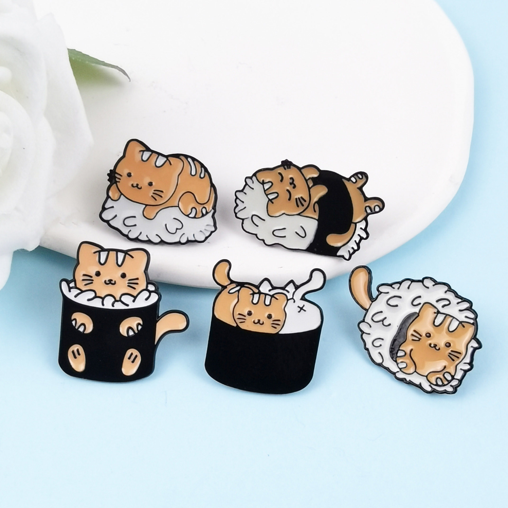 Broche de metal con forma de gato creativo Accesorios de insignia de gato de dibujos animados lindo
