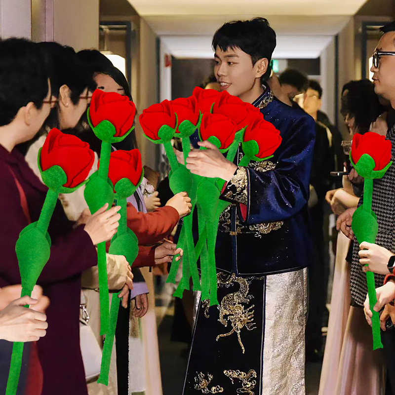 A Bouquet of Flowers for the Wedding, Fabric Valentine's Day Oversized Rose Bouquet, Chinese Valentine's Day Gift, Wedding Celebration Red Finished Product