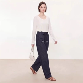 女式毛呢外套;休闲裤;女式衬衫