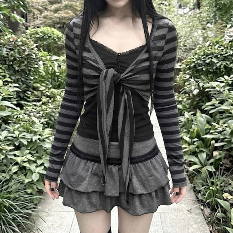 Korean-style sweet girly lace patchwork camisole + striped tie-up long-sleeve cover-up and low-waist A-line tiered skirt Korean-style sweet girly lace patchwork camisole + striped tie-up long-sleeve cover-up and low-waist A-line tiered skirt