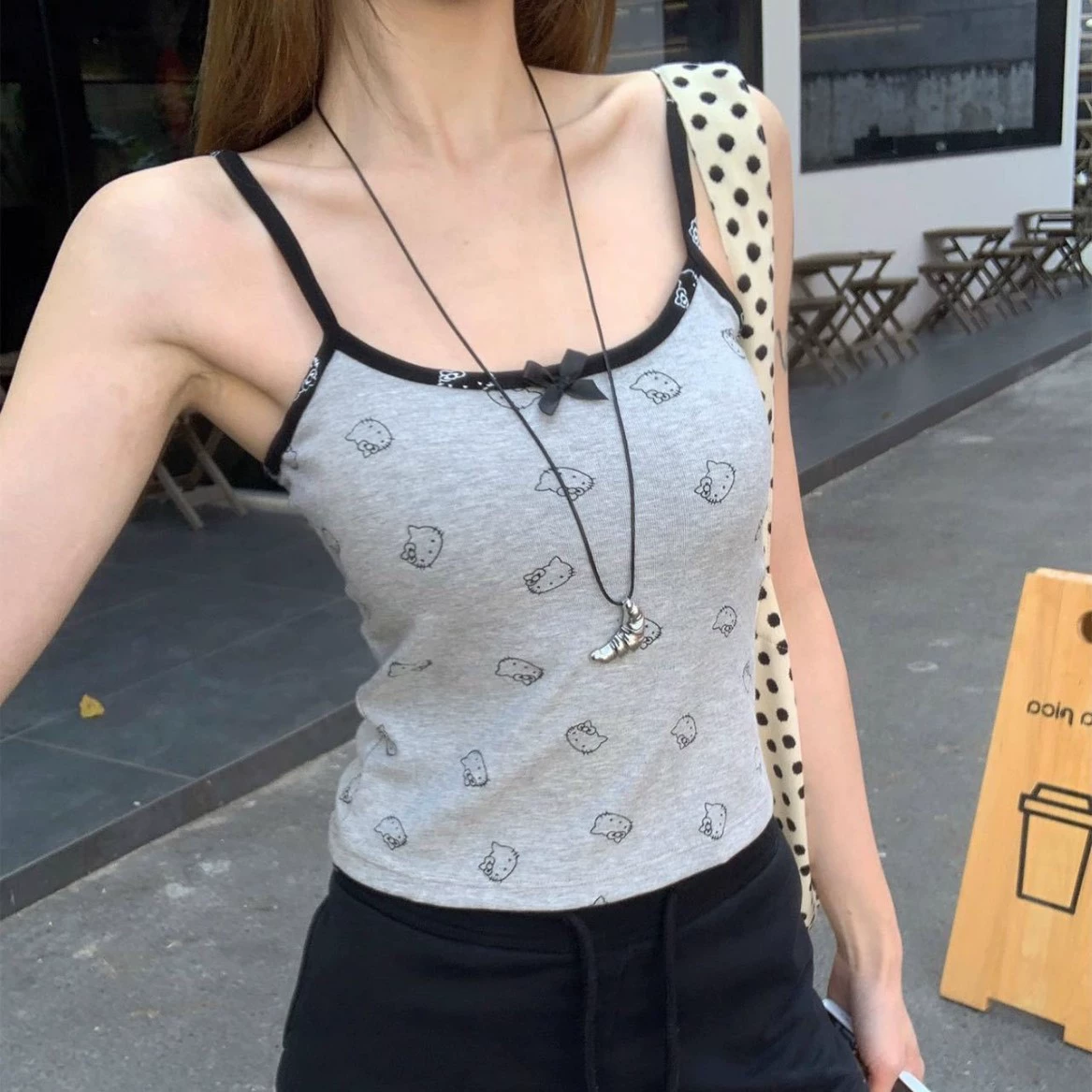 Облегающий короткий топ женский, цветочный принт, one size (белый/серый/чёрный)