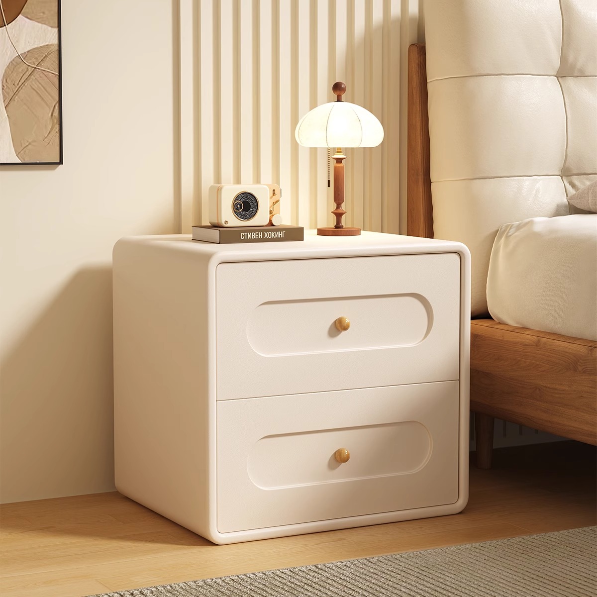 Cabina de cabecera de cama de aire de crema dormitorio pequeño lujo ligero de alta sensación cajón de madera maciza al lado de la cama pequeño gabinete de almacenamiento