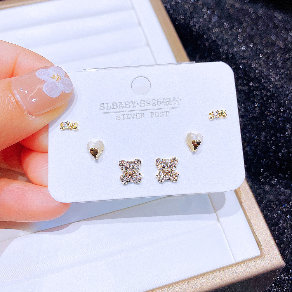 Cute Bear Heart Shape Copper Ear Studs Inlay Pearl Zircon Copper Earrings 1 Set