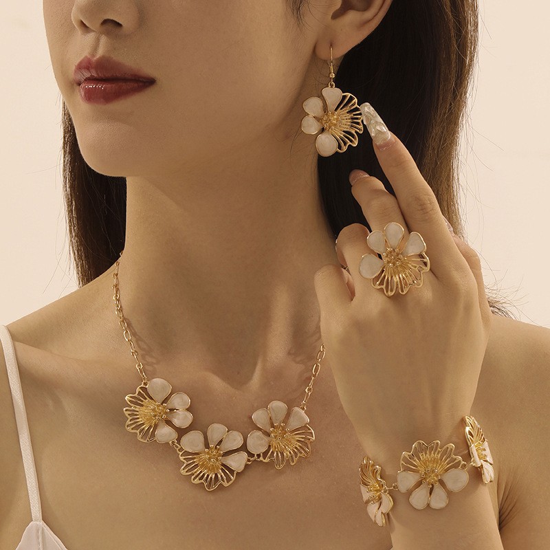 Estilo explosivo transfronterizo retro aceite que gotea collar de flores pulsera aretes conjunto de joyas asimétricas frescas y dulces