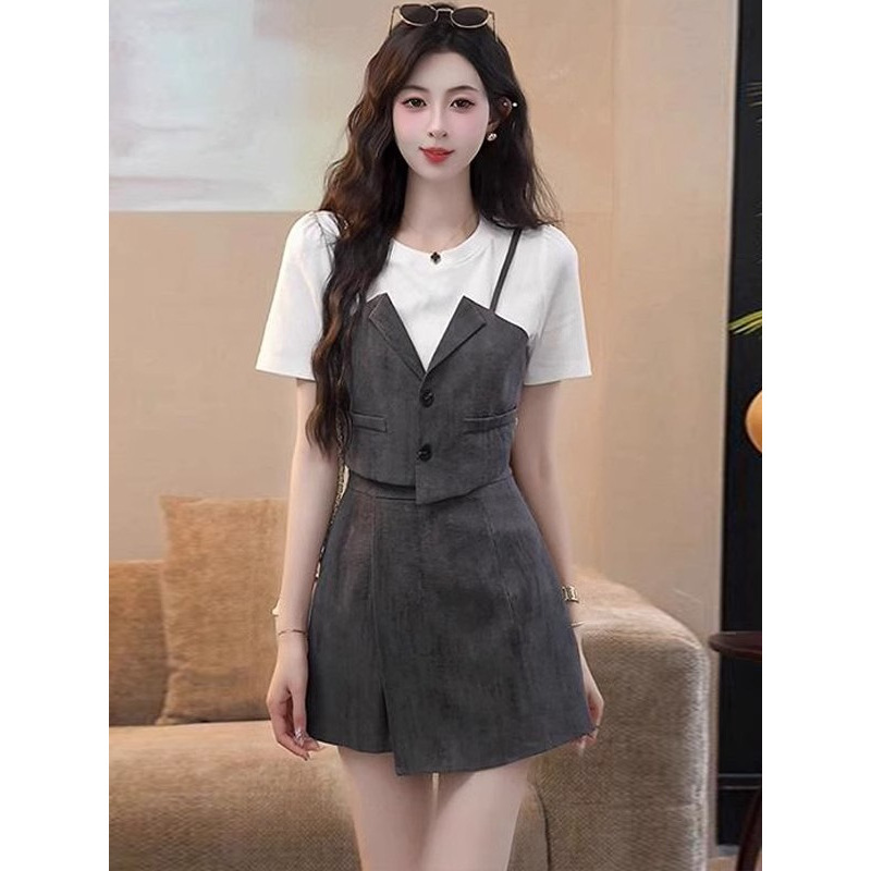 Gentle Elegant Travel Outfit Set for Women, New Fake Two-Piece Spliced ​​Short-Sleeved T-Shirt with A-Line Culottes Two-Piece Set