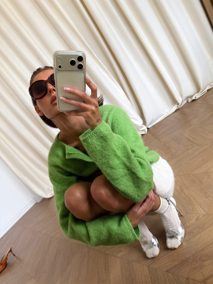 Áo khoác cardigan len nữ dáng rộng một hàng cúc, chất liệu dệt kim mềm mại, phong cách thanh lịch — Màu hồng nhạt (hàng có sẵn), Màu xanh lá cây (có hàng), Màu xanh ô liu (đốm), Màu xanh đậm (Còn hàng) chi tiết 61