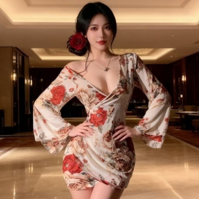 Lingerie Summer Yang et Flirtatious S : Pure Desire, robe de chambre florale sexy à décolleté plongeant, kimono en soie, nuisette transparente_voghion.com