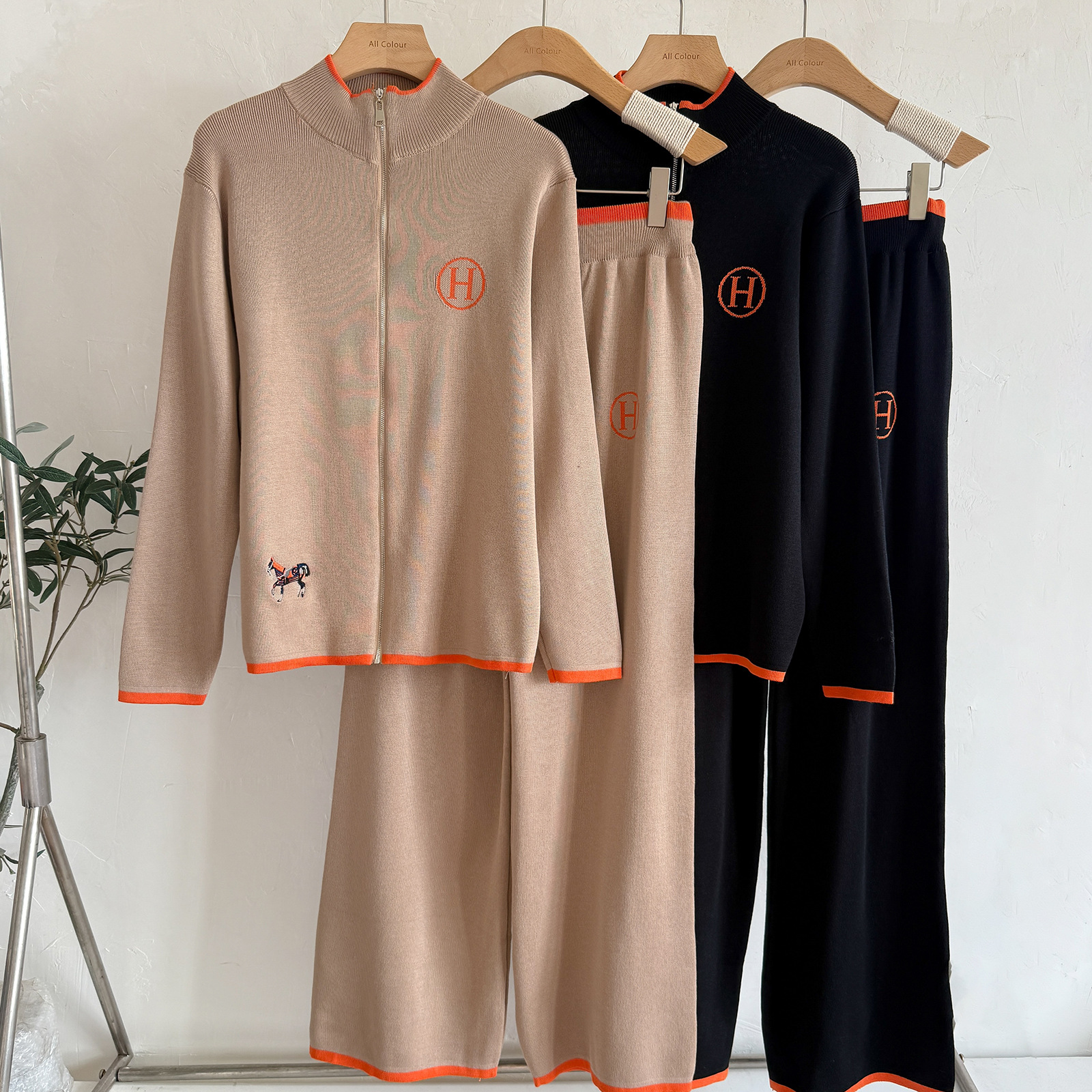 跨境外贸针织套装女秋冬创意骏马刺绣长袖毛衣外套休闲长裤两件套