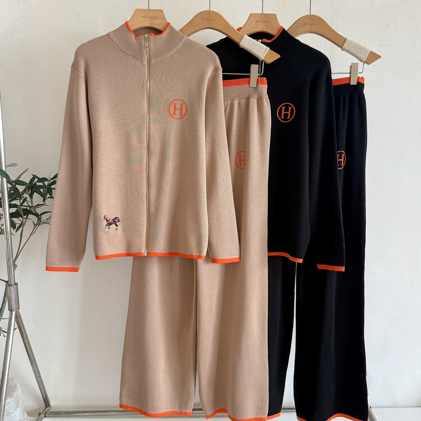 Трансграничный экспортный вязаный костюм для женщин на осень и зиму, креативная вышивка лошади, свитер с длинными рукавами, куртка, повседневные брюки, комплект из двух предметов