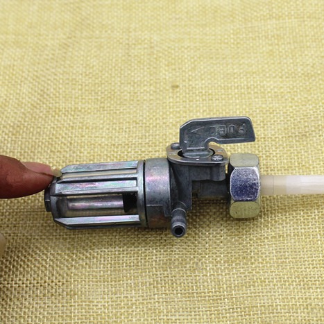 El interruptor del tanque de combustible de la motocicleta es adecuado para el interruptor de la válvula del circuito de aceite del tanque de combustible Wuyang WY125 - A-C - F.