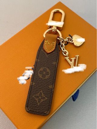 Fashionable and Creative Car Keychains from the Manufacturer, Wholesale Metal Key Chains and Leather Key Pendants for Cars