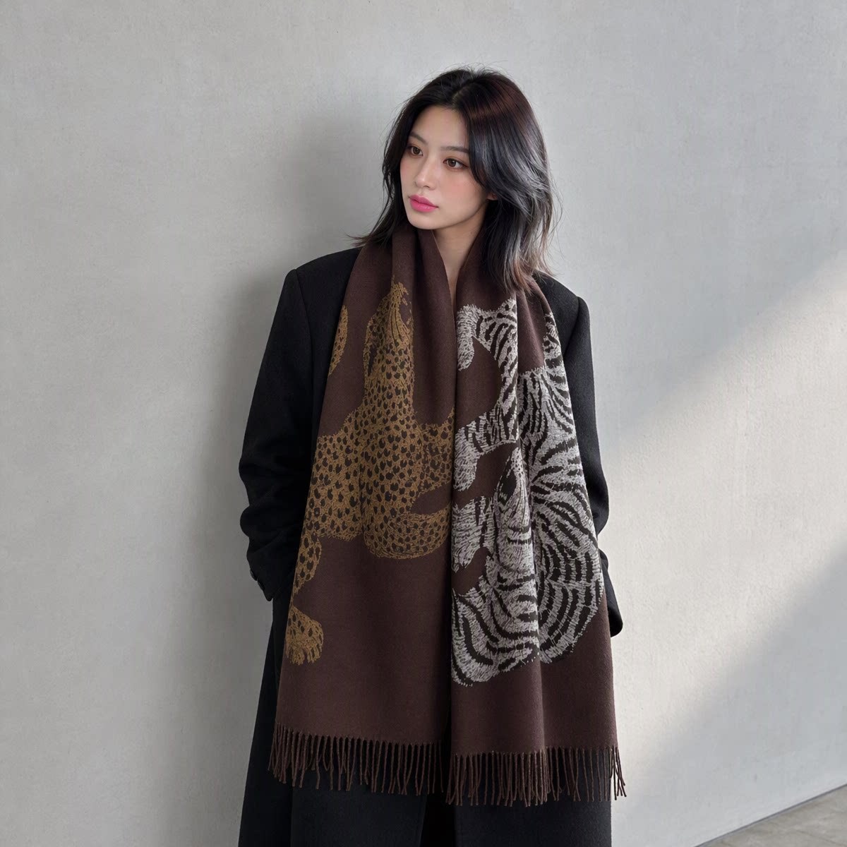Vintage Leopard Print Shawl for Women, Old Money Style, Light Luxury Fashion, Elegant Scarf with a High-End Feel, Leopard Pattern, Soft and Thick, New Model